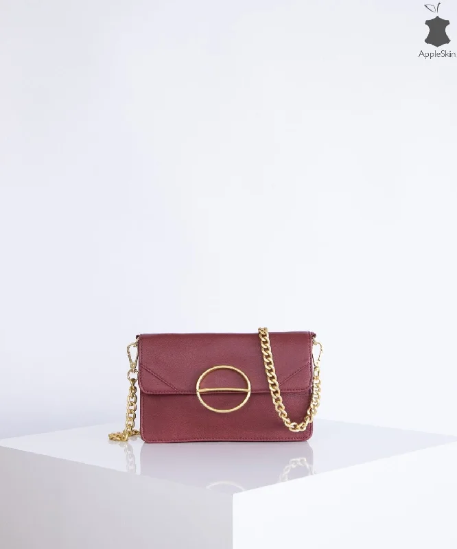 nuuwaï - Vegan Clutch - MILA RED BERRY